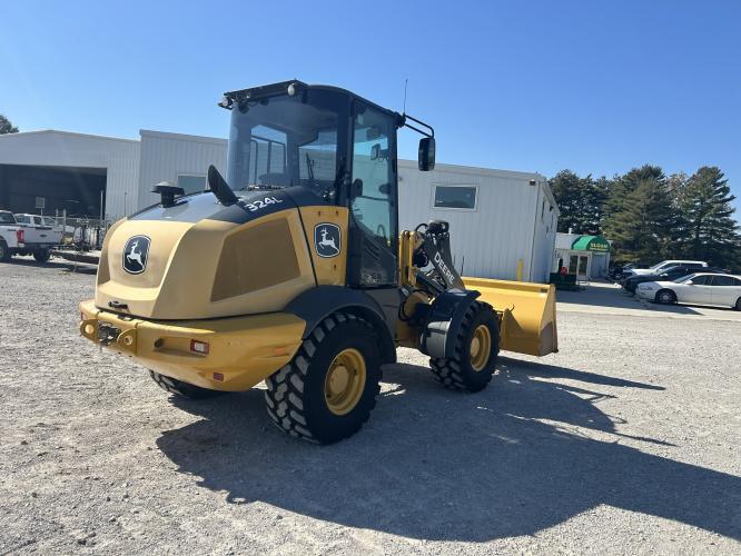 John Deere 324L