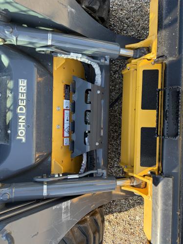 John Deere 320G