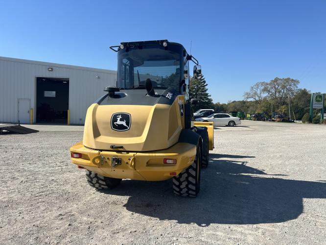 John Deere 324L