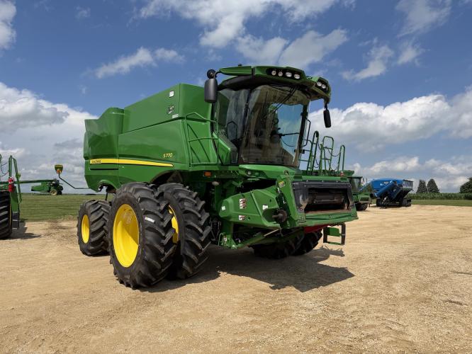 John Deere S770