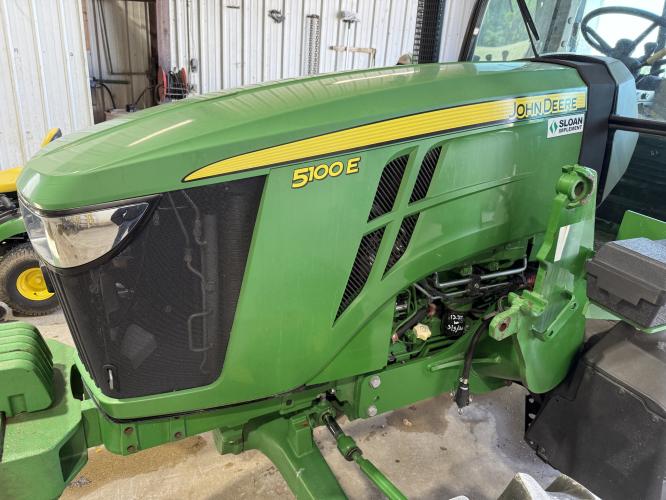 John Deere 5100E