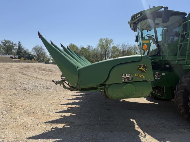 John Deere 608C