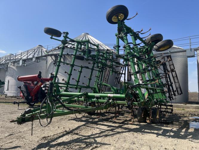 John Deere 2210