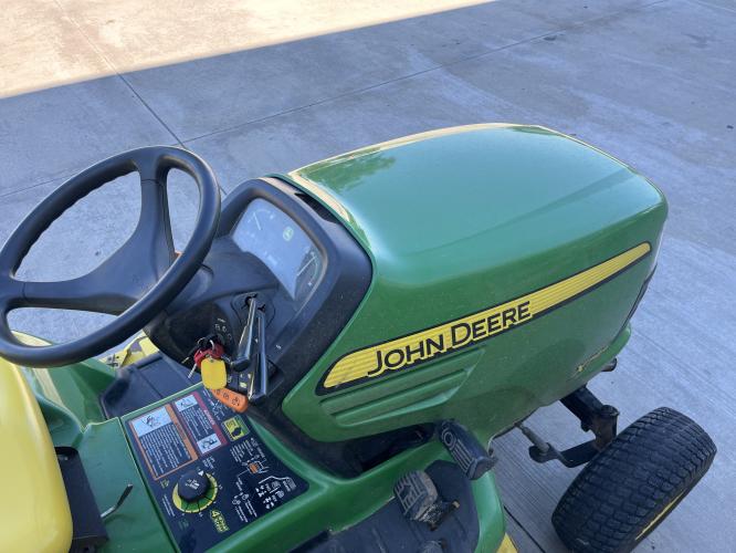 John Deere X744