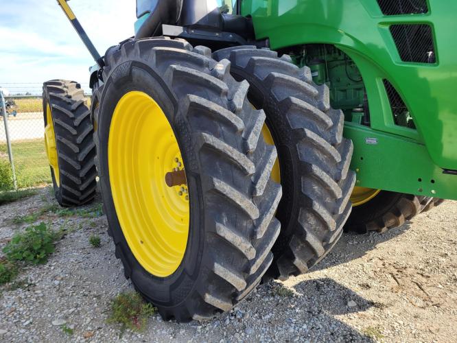John Deere 9230