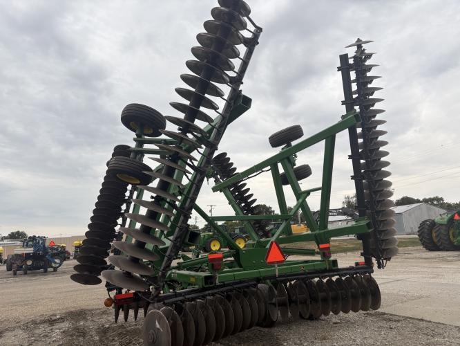 John Deere 637