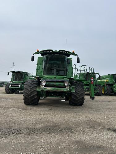 John Deere S670