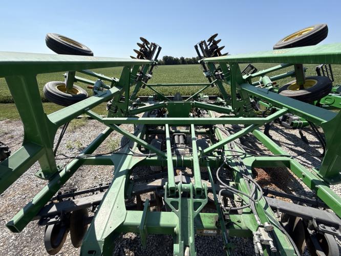 John Deere 2720