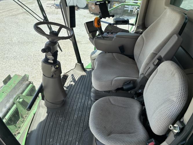 John Deere S670