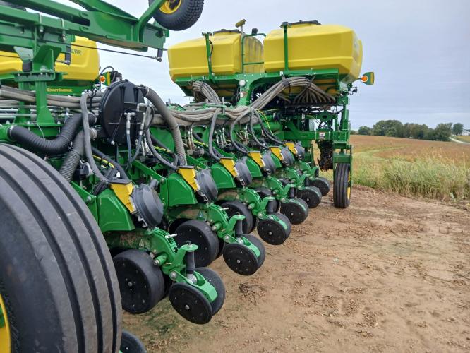 John Deere 1775NT