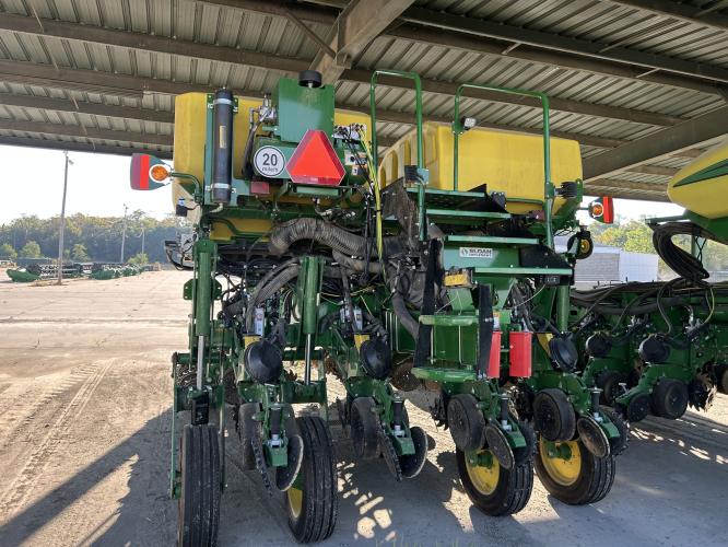 John Deere 1775