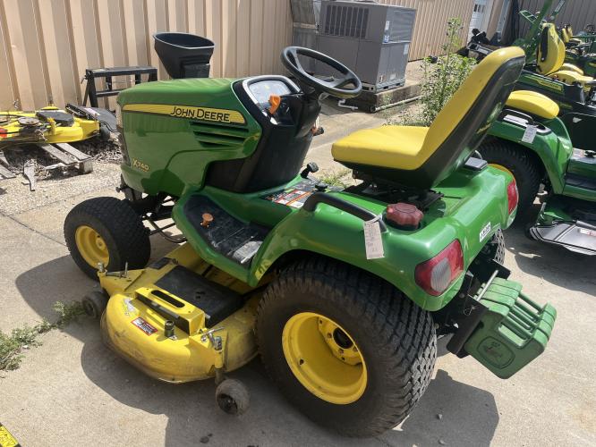 John Deere X740
