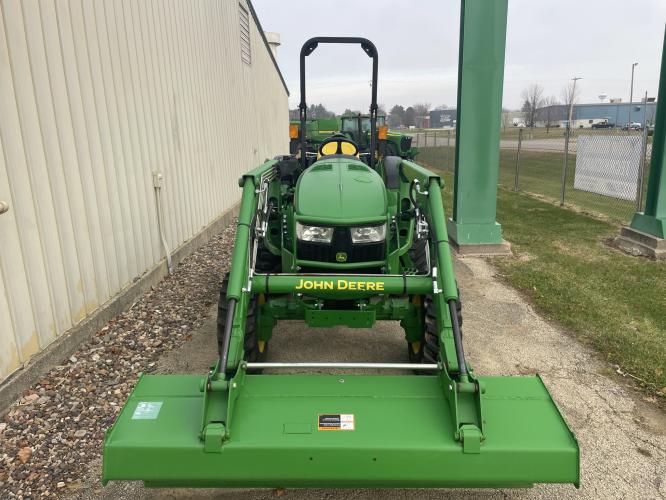 John Deere 4052M