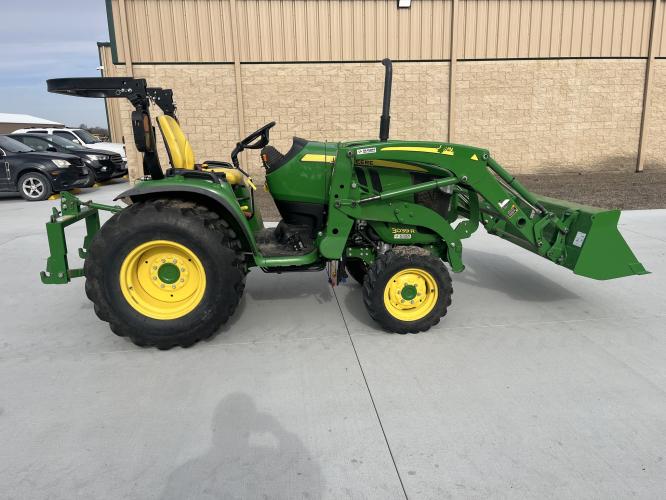 John Deere 3039R