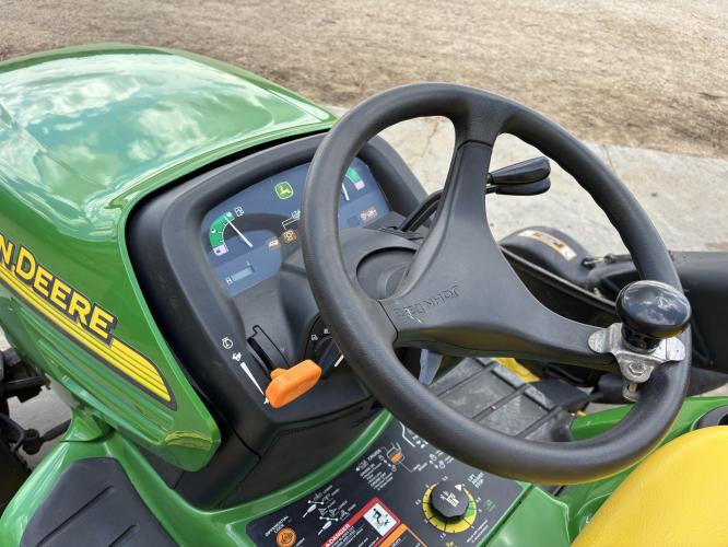 John Deere X585