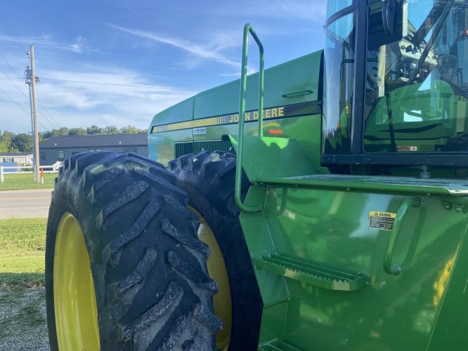 John Deere 8760