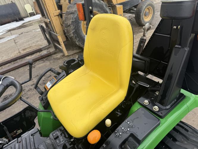 John Deere 2320