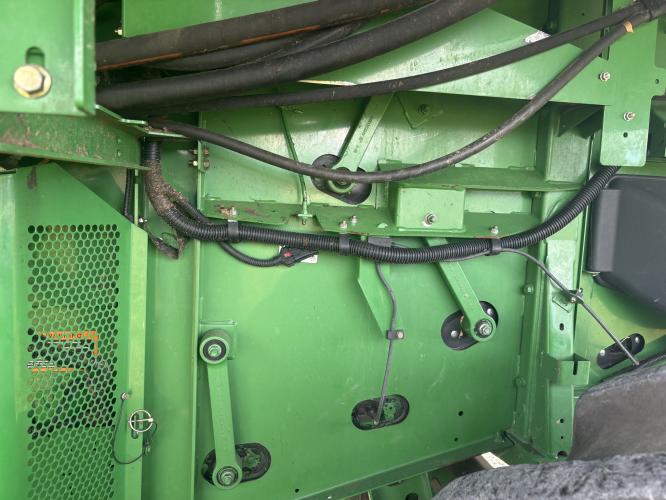 John Deere S670