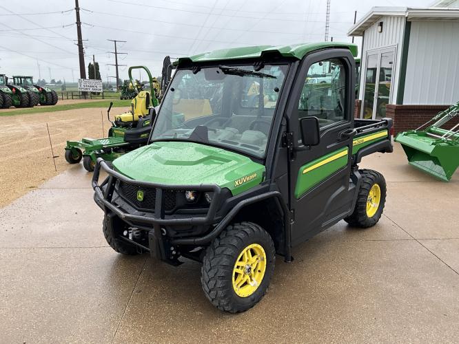 John Deere 835R