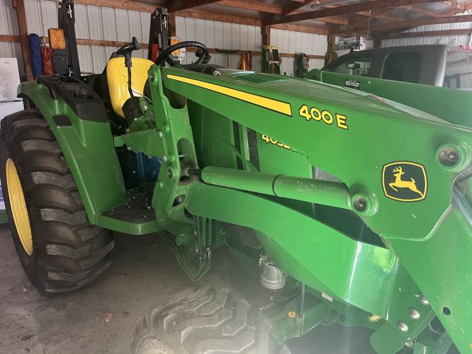 John Deere 4052M