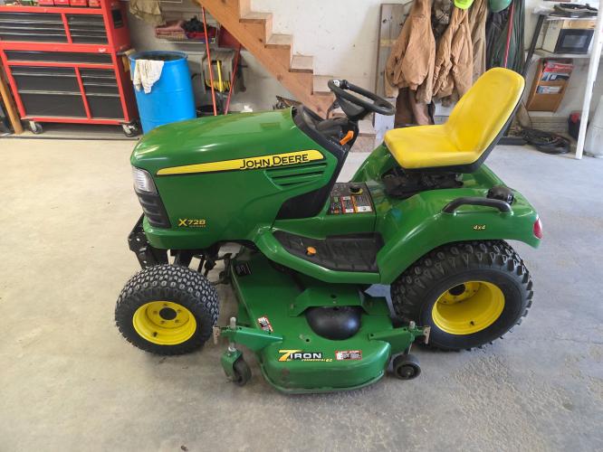 John Deere X728