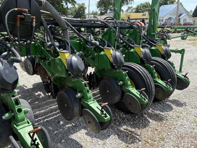 John Deere 1775NT
