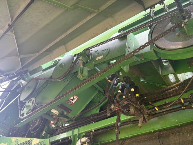 John Deere S670