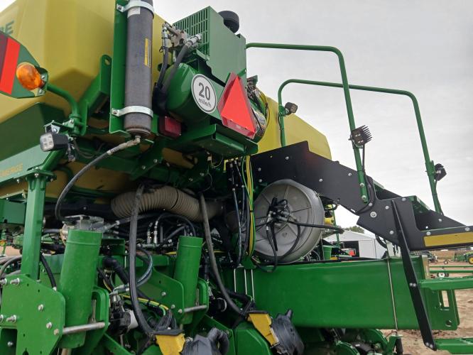 John Deere 1775NT