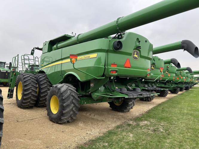 John Deere S780