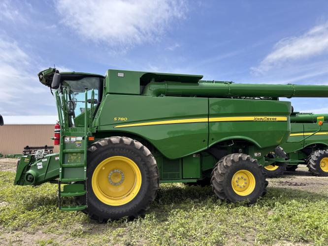 John Deere S780