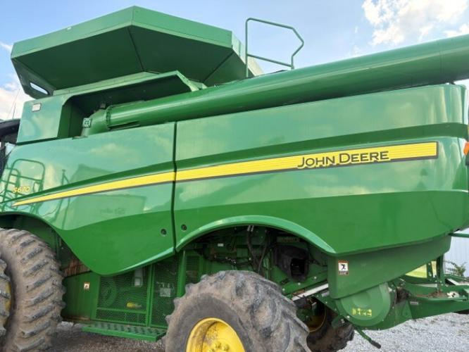 John Deere S670