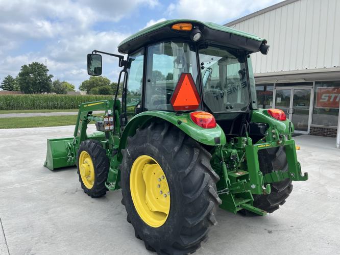 John Deere 5055E