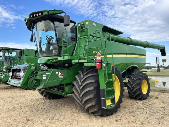 John Deere S790