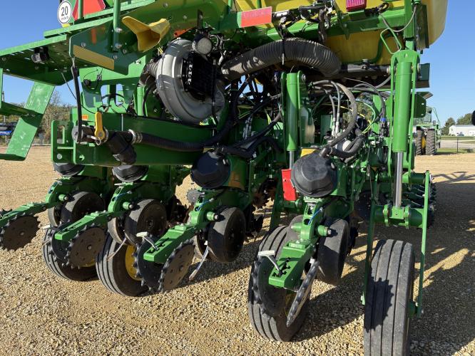 John Deere 1775NT