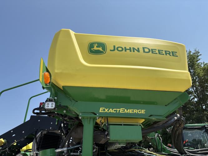 John Deere 1775NT