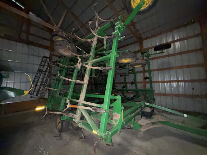 John Deere 2210