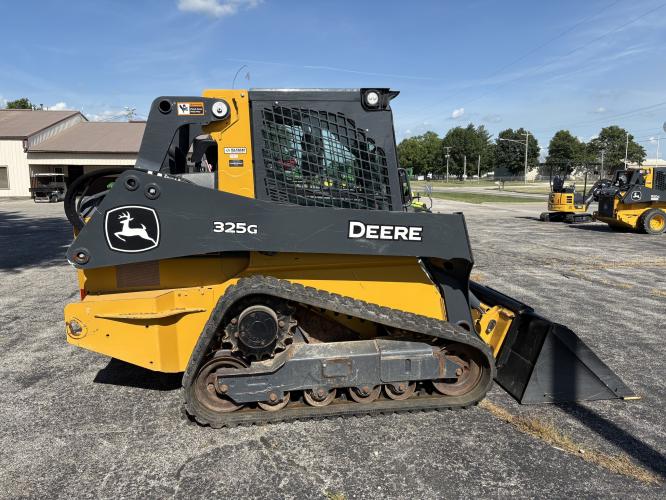 John Deere 325G
