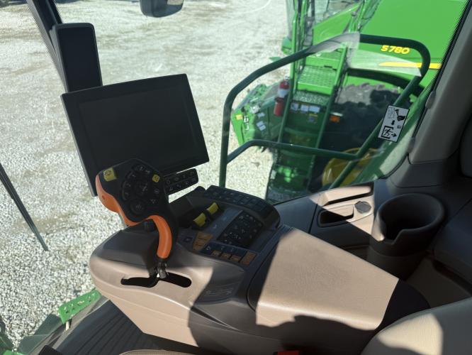John Deere S770