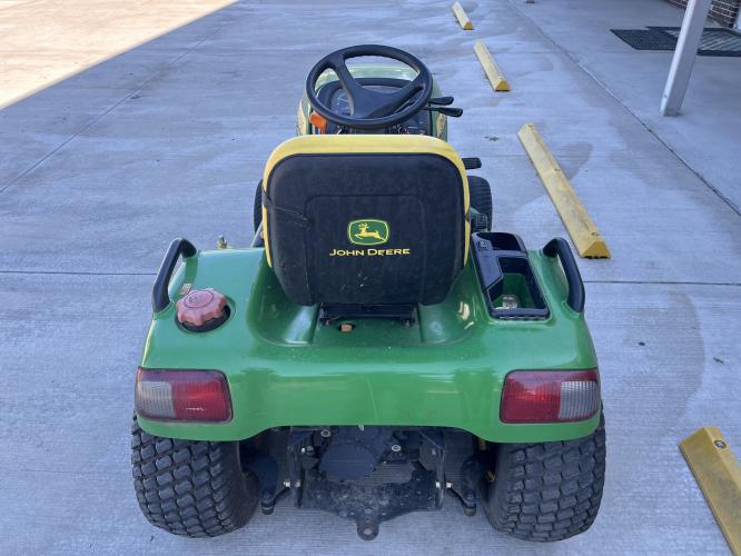 John Deere X744