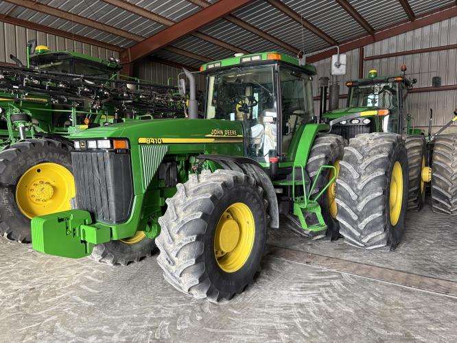 John Deere 8410