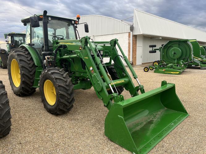 John Deere 6135E