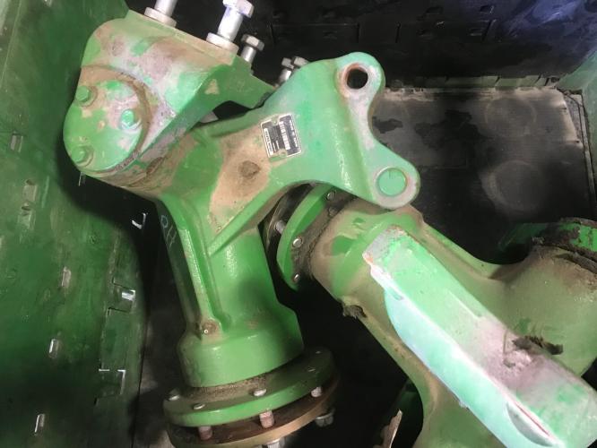 John Deere 2WD REAR SPINDLE SET S670