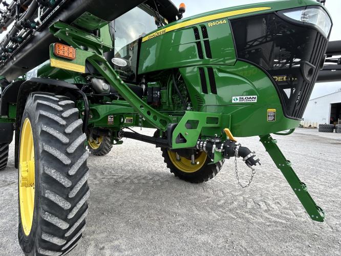 John Deere R4044