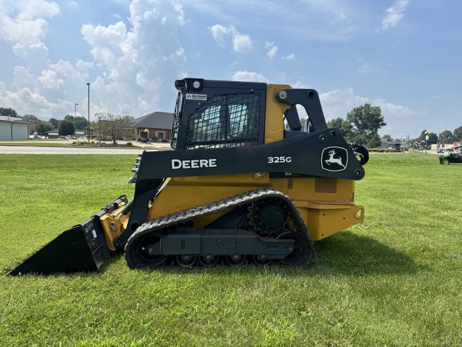 John Deere 325G