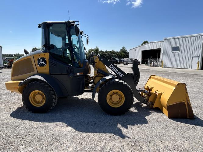 John Deere 324L