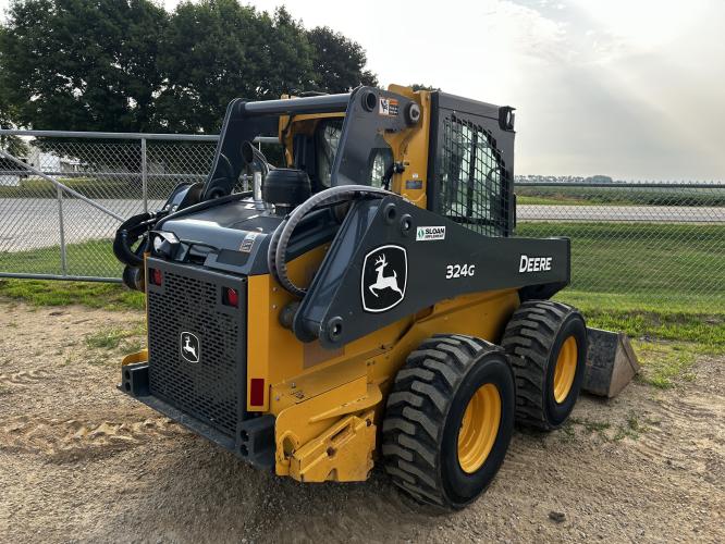 John Deere 324G