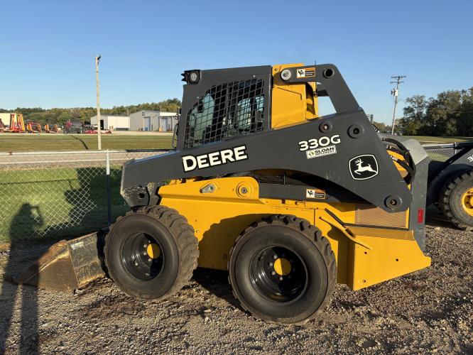 John Deere 330G