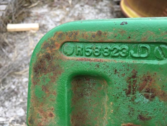 John Deere R58823 FRONT SUITCASE WEGHT