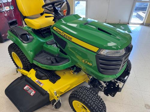 2021 John Deere X738