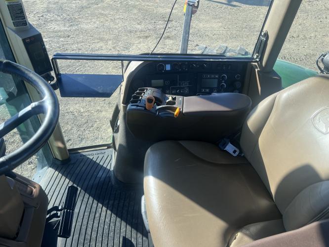 John Deere 8530